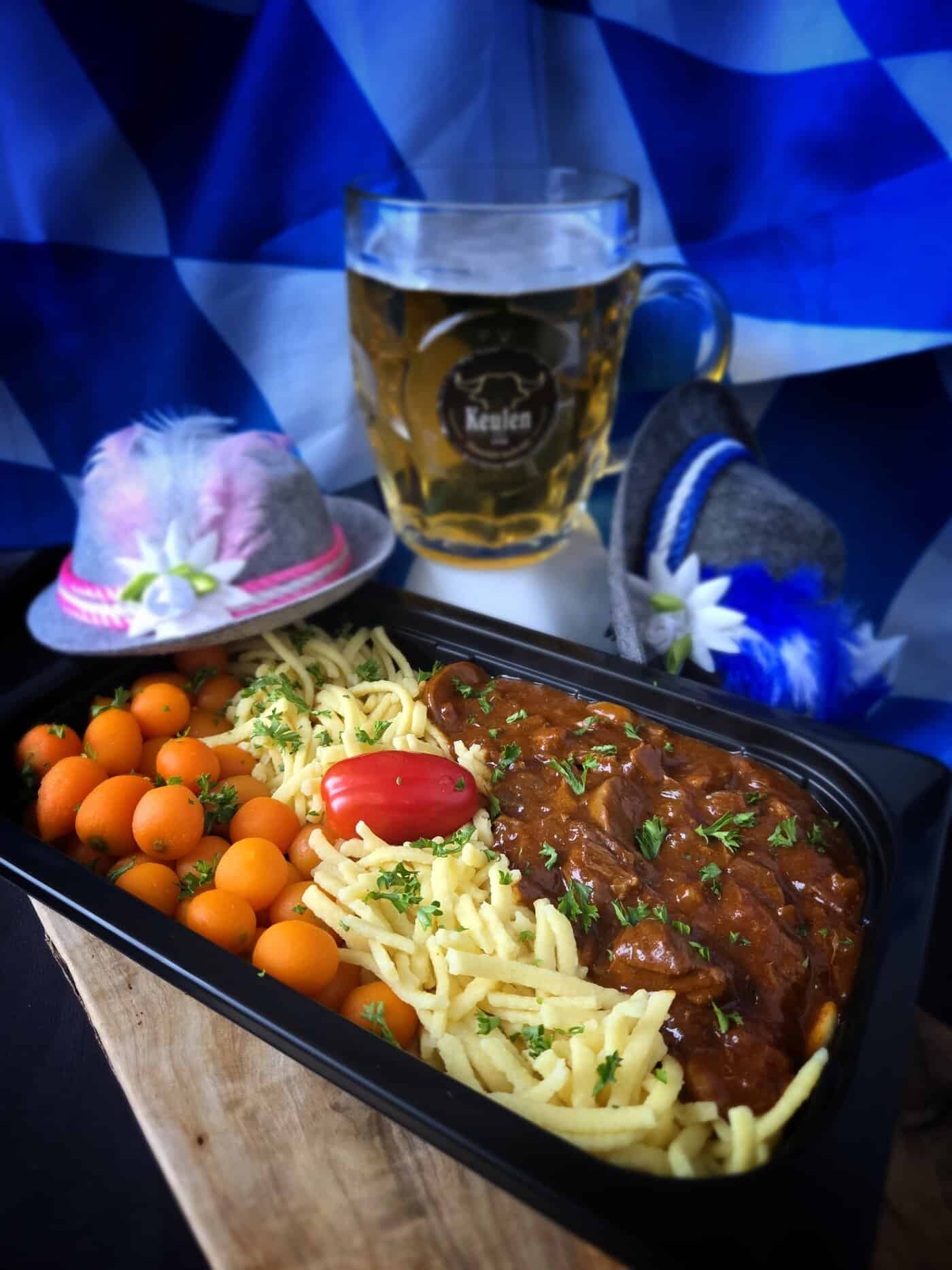 Oktoberfest, Menu gulasch mit spätzle und karotten
